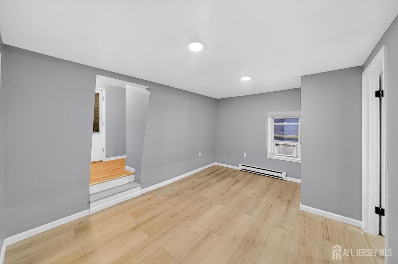 194 High St #3 - Photo 4 of 8