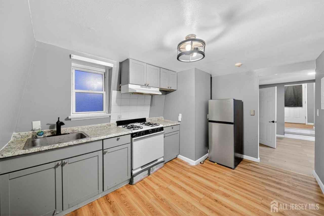 194 High St #3 - Photo 5 of 8