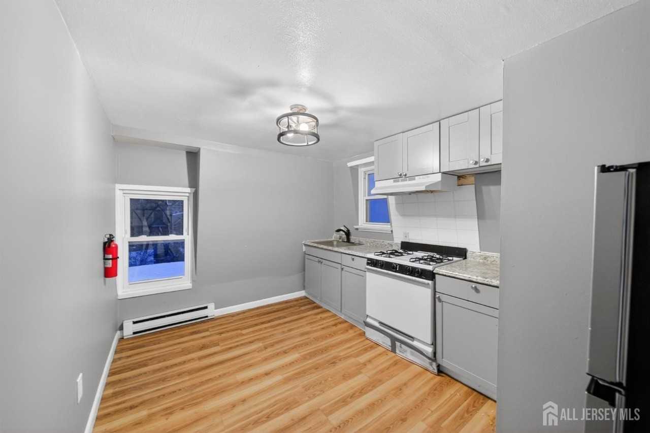 194 High St #3 - Photo 6 of 8