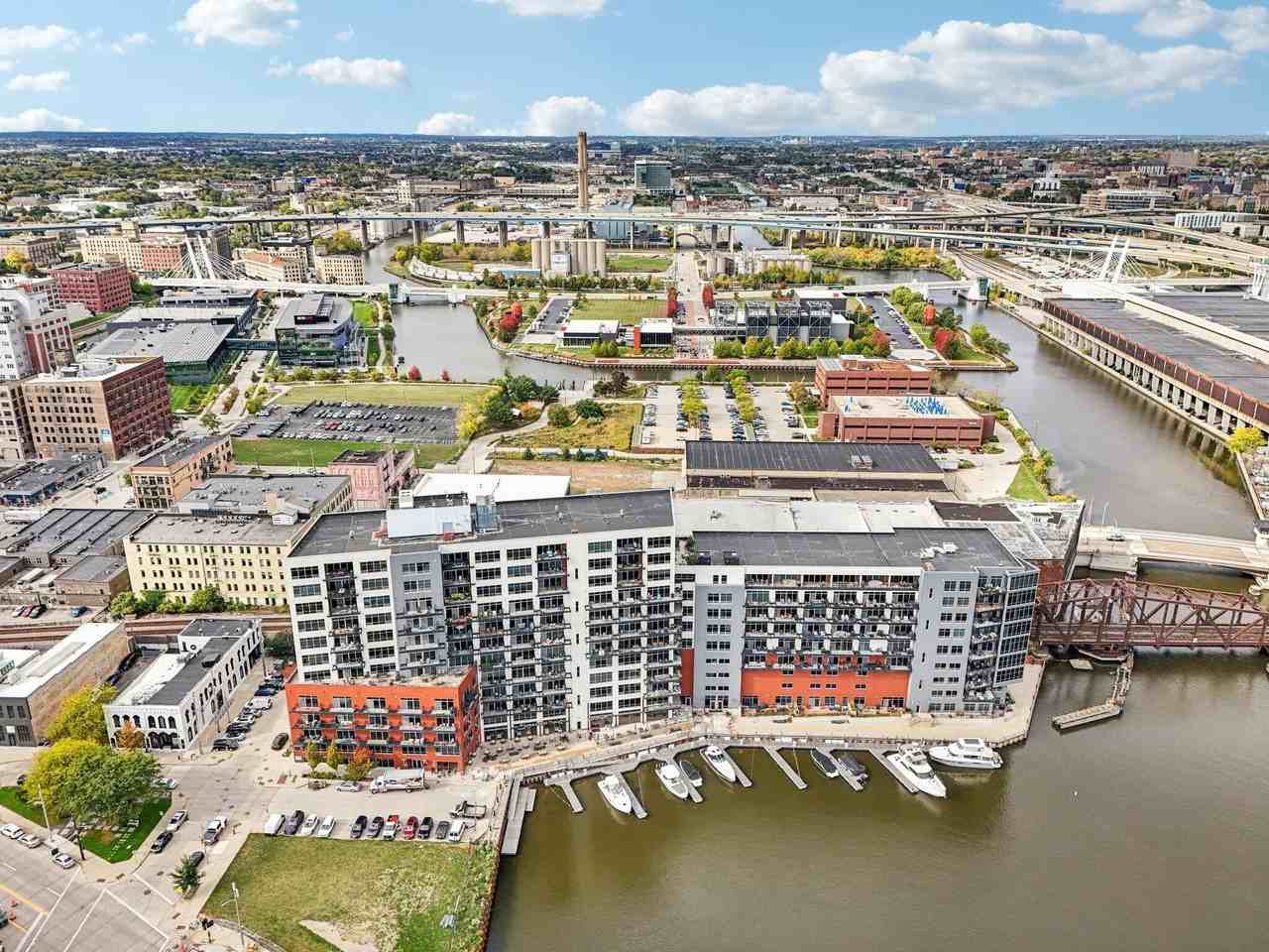 106 W Seeboth St #821 - Photo 2 of 25