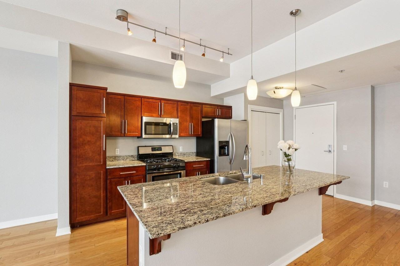 106 W Seeboth St #821 - Photo 5 of 25