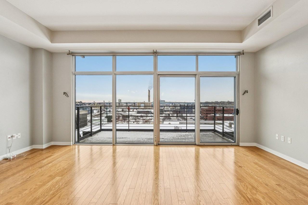 106 W Seeboth St #821 - Photo 6 of 25