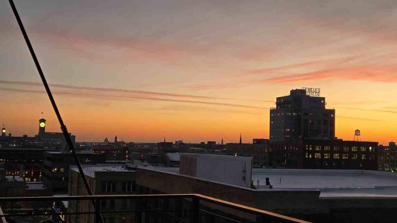 106 W Seeboth St #821 - Photo 7 of 25