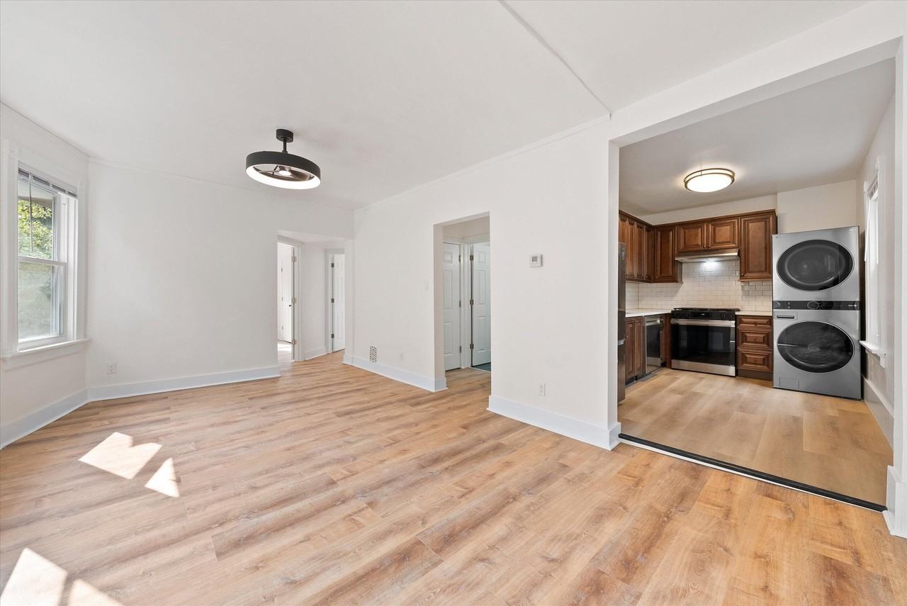 2026 E Kenilworth Pl #2 - Photo 4 of 17