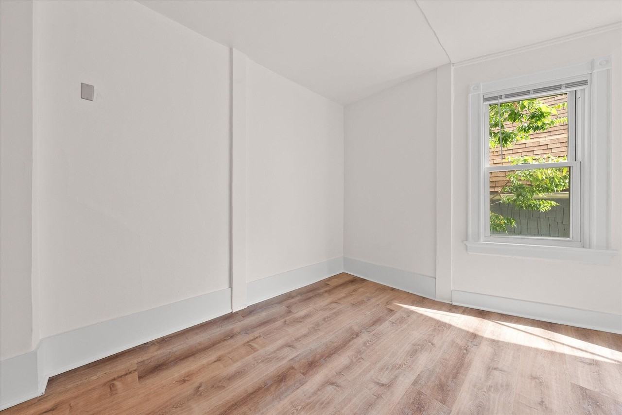 2026 E Kenilworth Pl #2 - Photo 7 of 17