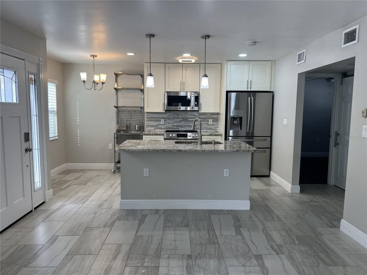 1742 8th St - Photo 3 of 19