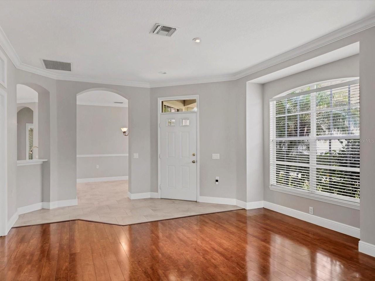 7021 Woodmore Ter - Photo 3 of 36