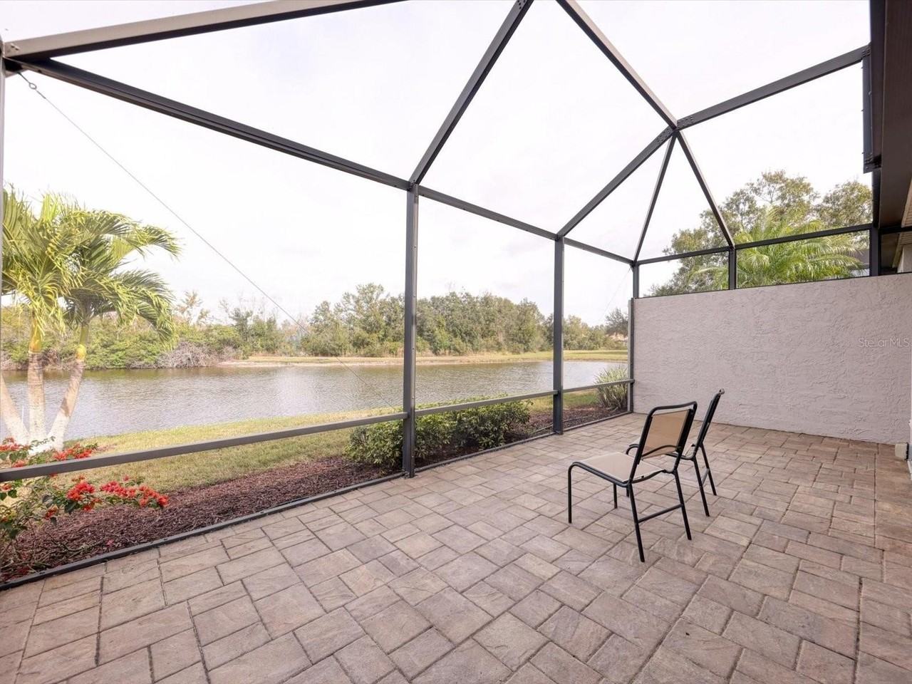 7021 Woodmore Ter - Photo 5 of 36