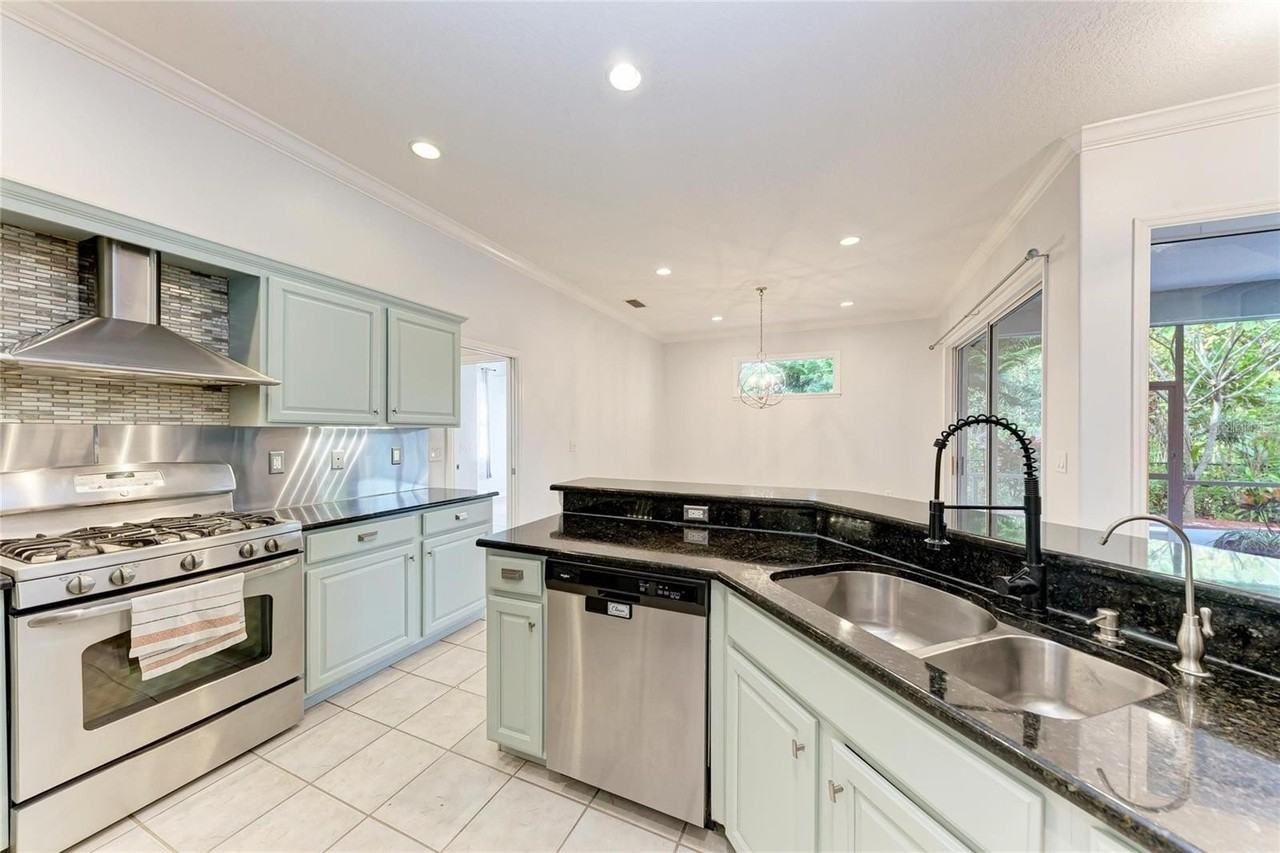 4756 Old Stone Rd - Photo 6 of 32