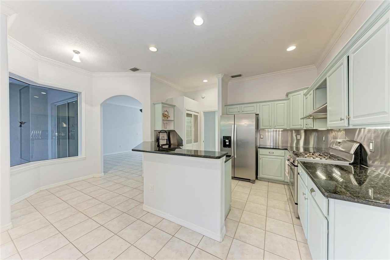 4756 Old Stone Rd - Photo 7 of 32