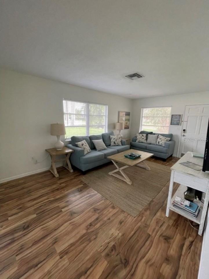 1877 Southpointe Dr - Photo 4 of 22