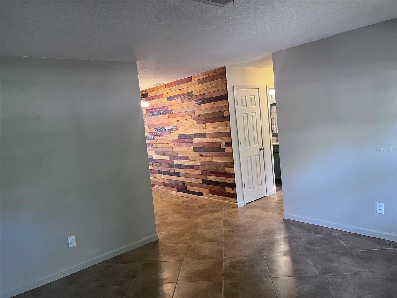 6024 48th Avenue Dr E - Photo 4 of 21