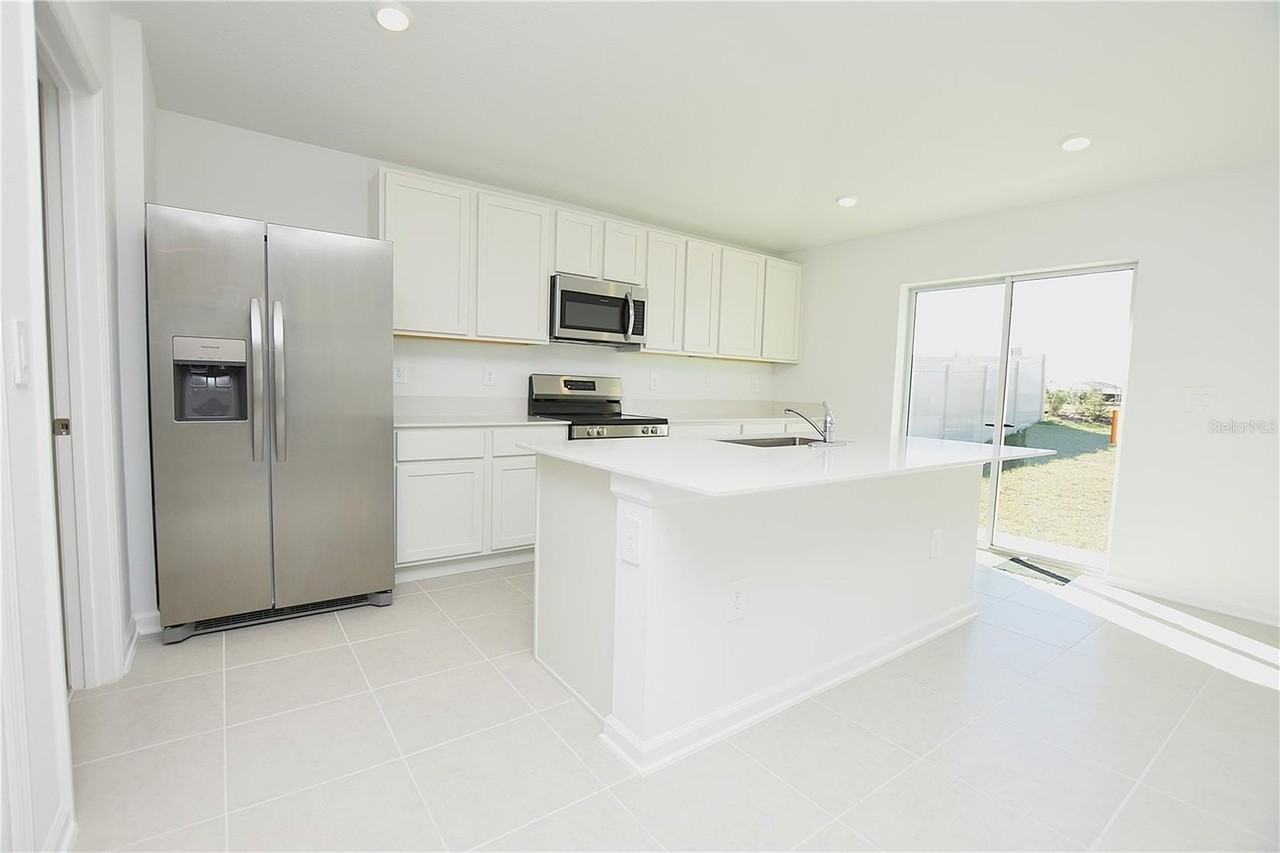 2216 Crown Rock Dr - Photo 3 of 37