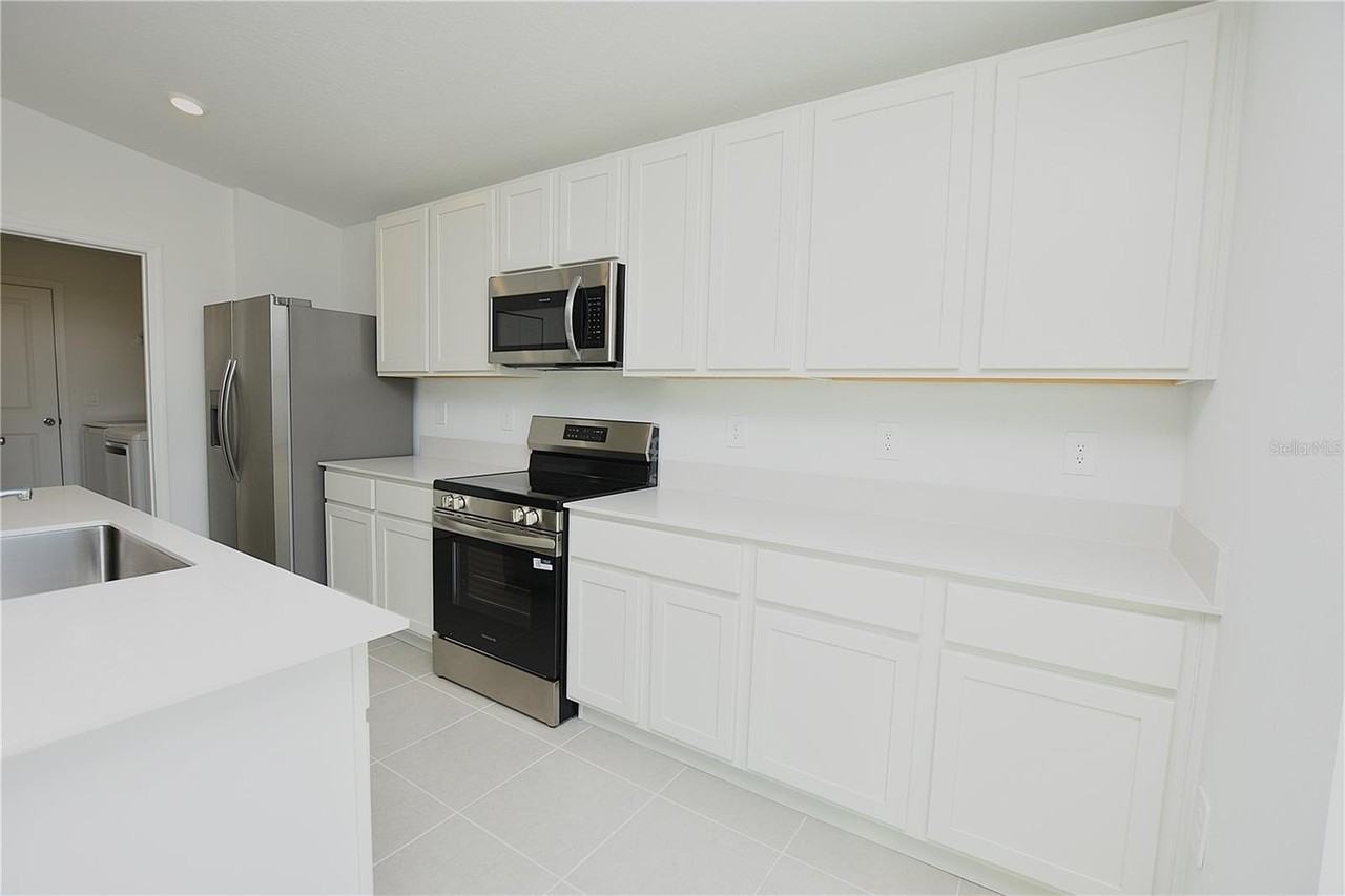 2216 Crown Rock Dr - Photo 5 of 37