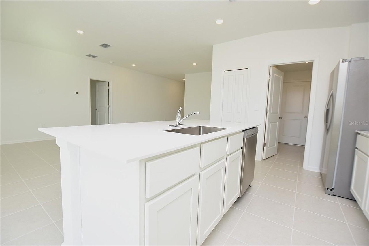 2216 Crown Rock Dr - Photo 6 of 37