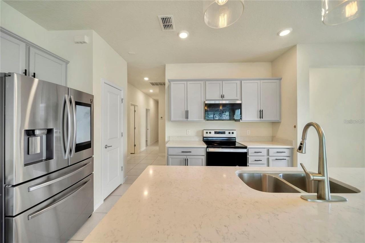 2601 Blowing Breeze Ave - Photo 5 of 23