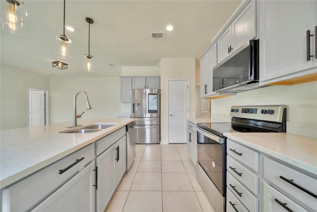 2601 Blowing Breeze Ave - Photo 6 of 23