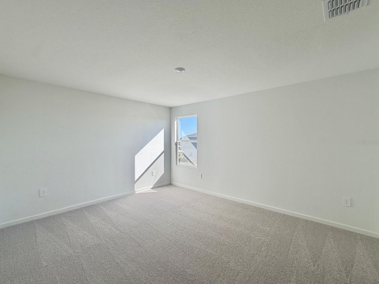 3658 Hardman Dr - Photo 7 of 22