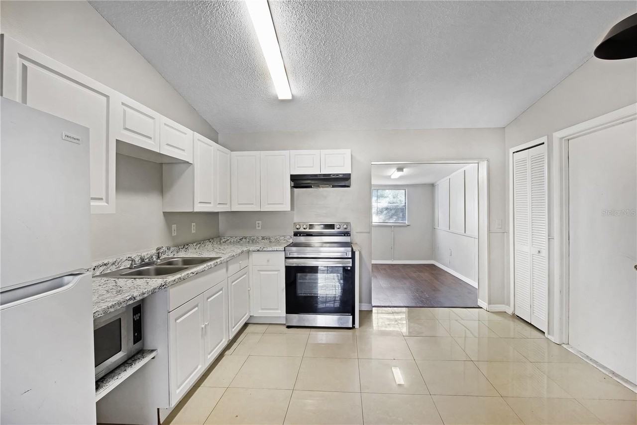 3802 Shady Grove Cir - Photo 4 of 18