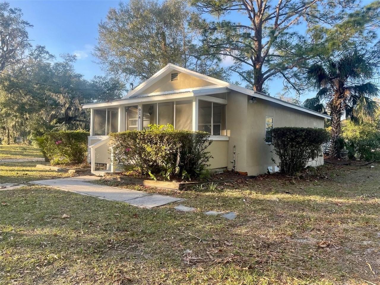 914 E 7th St - Photo 3 of 15