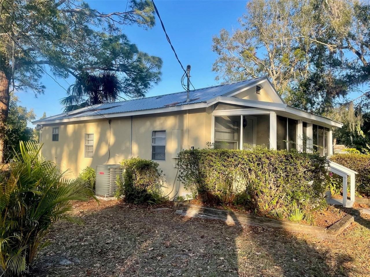 914 E 7th St - Photo 4 of 15