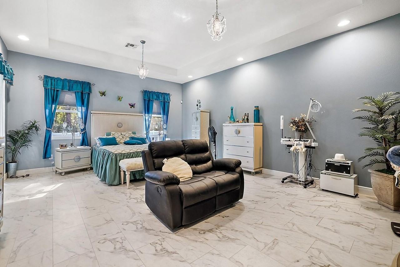 4562 Se 136th Ln - Photo 3 of 35