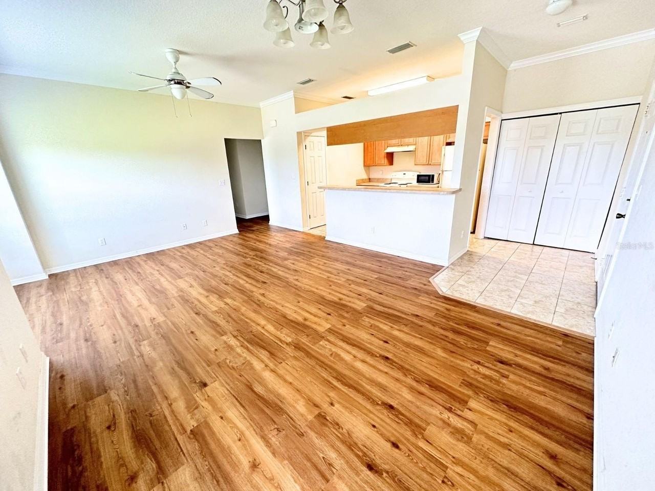 407 Eagle Pond Dr - Photo 3 of 24