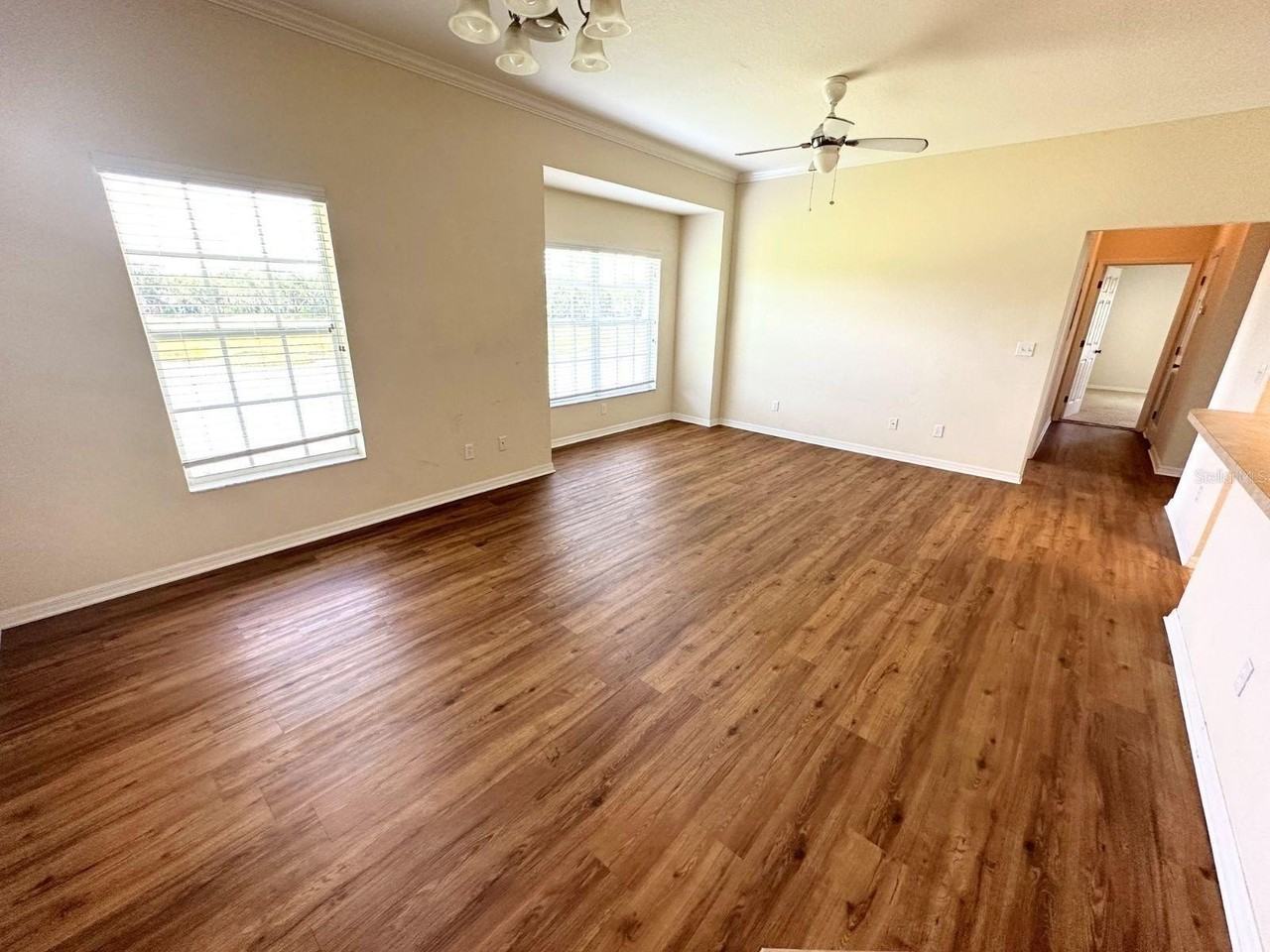 407 Eagle Pond Dr - Photo 4 of 24