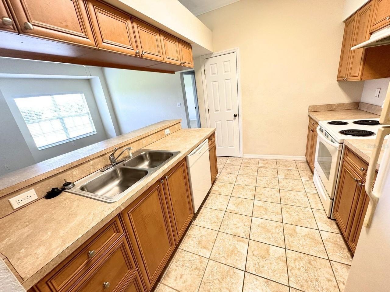 407 Eagle Pond Dr - Photo 6 of 24