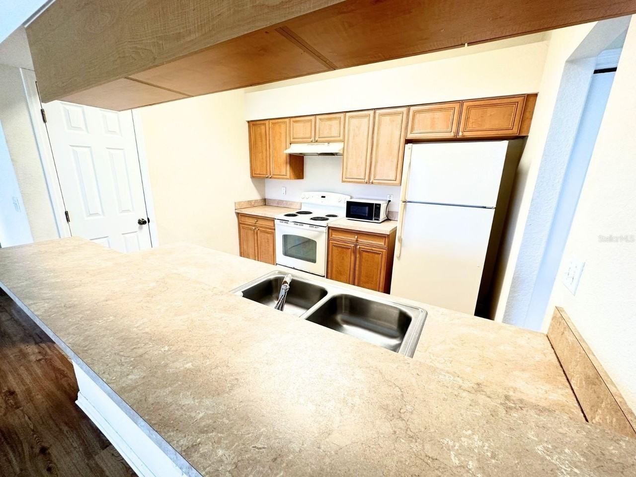 407 Eagle Pond Dr - Photo 7 of 24