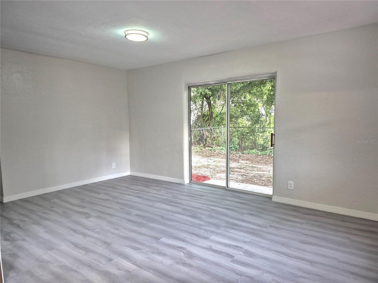 618 Aurora St - Photo 4 of 13