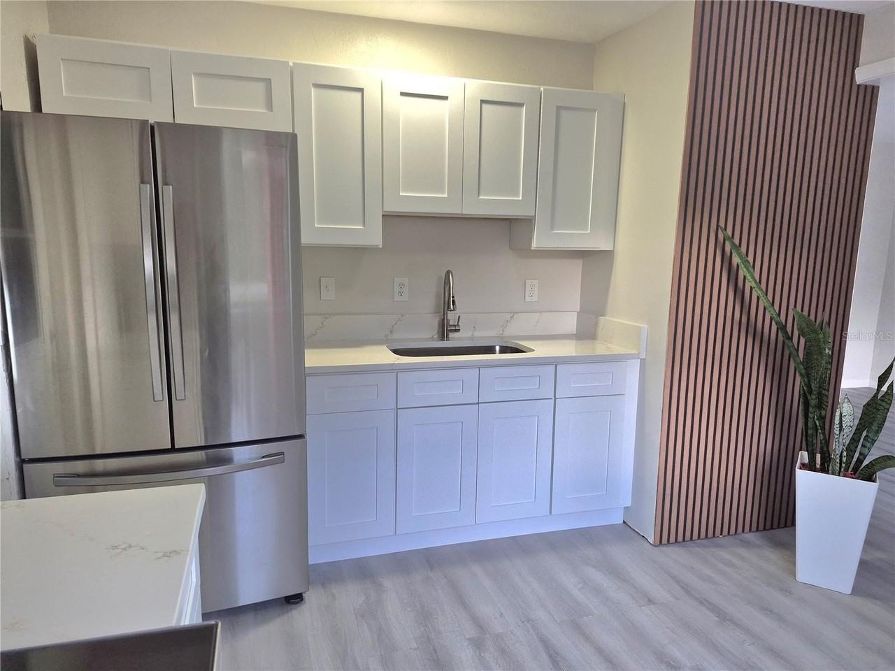 618 Aurora St - Photo 7 of 13