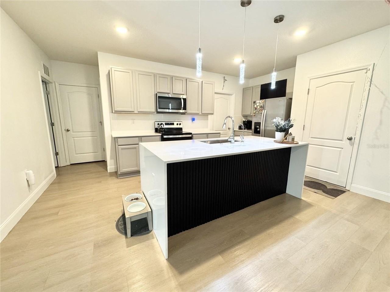 1388 Berry Ln - Photo 4 of 20