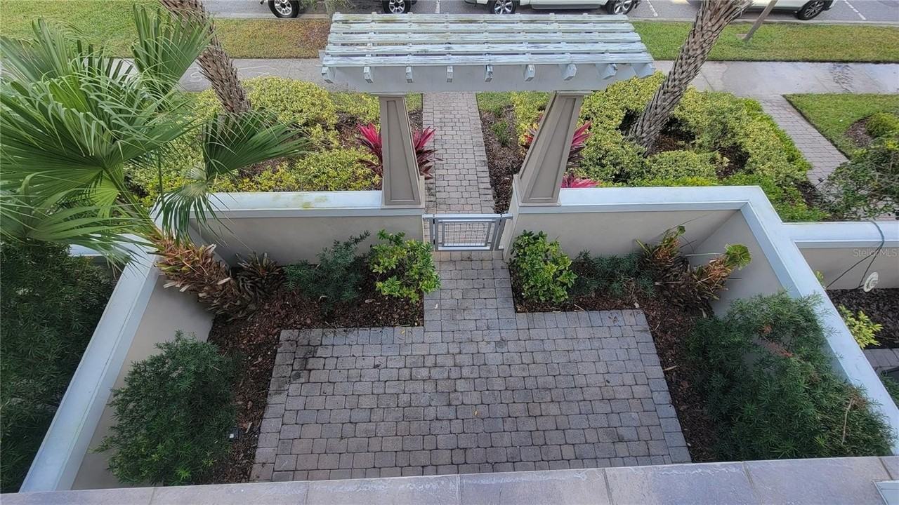 13833 Benavente Ave - Photo 4 of 42