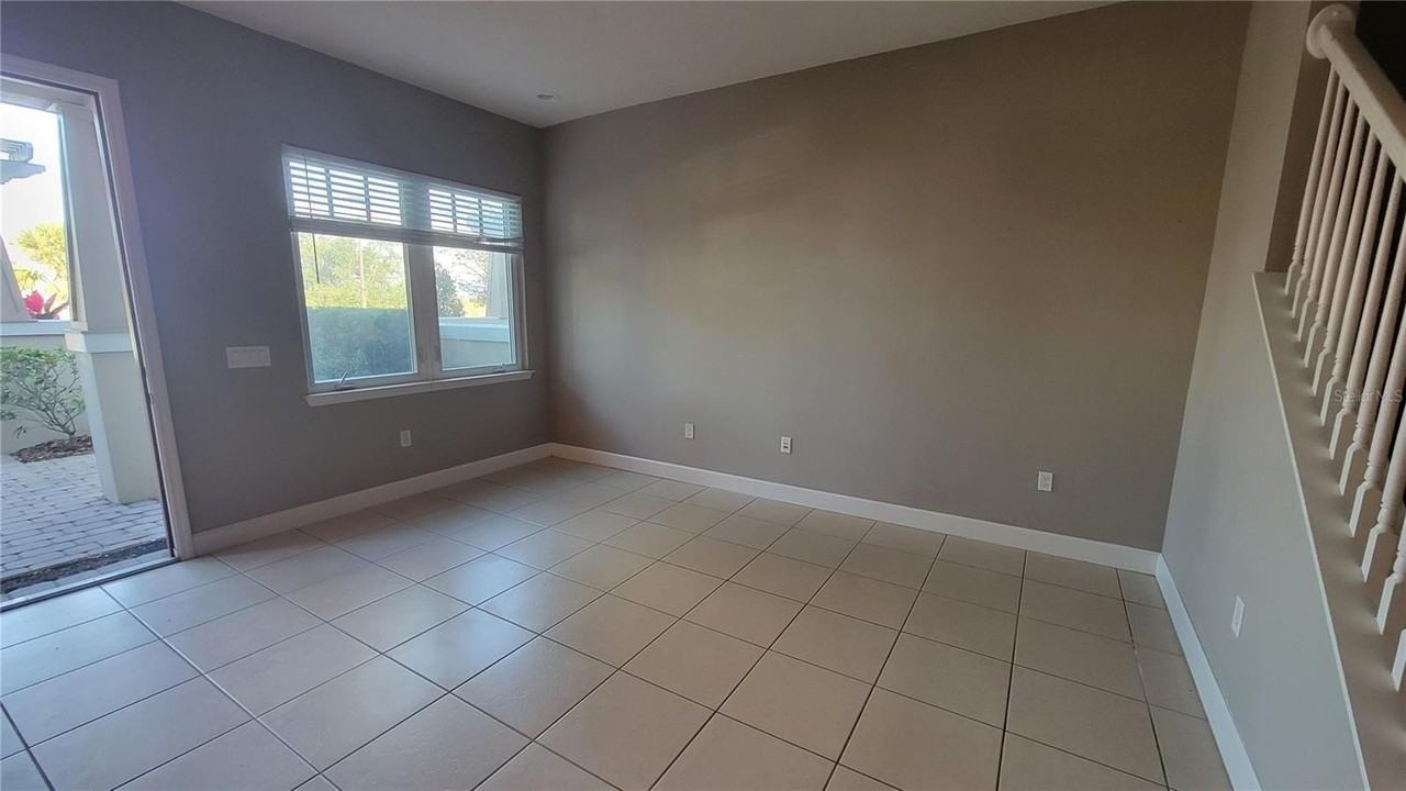 13833 Benavente Ave - Photo 5 of 42