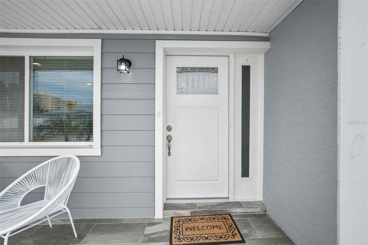 13704 Veronica Dr - Photo 4 of 50