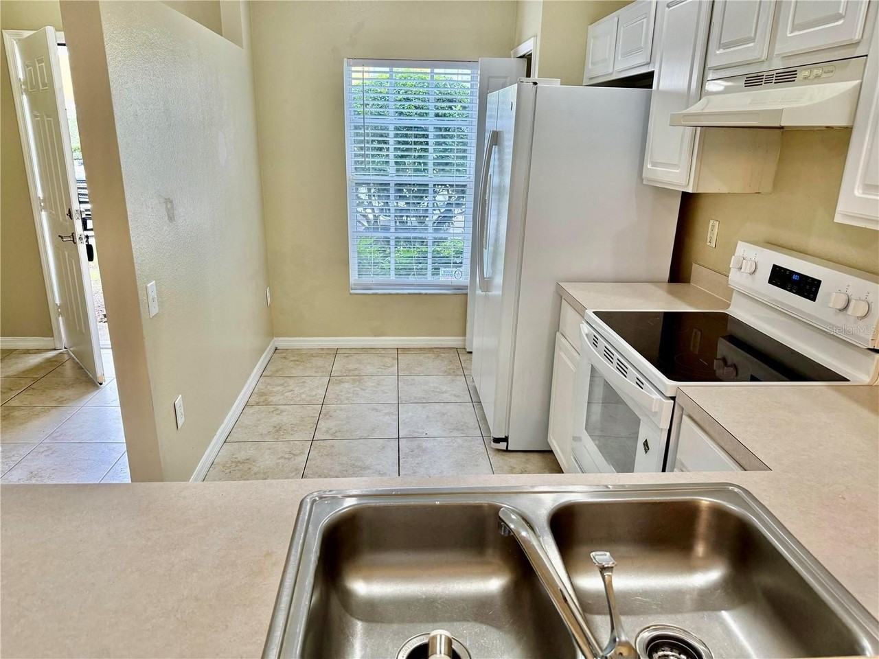 29920 Playa Del Rey Ln - Photo 4 of 32