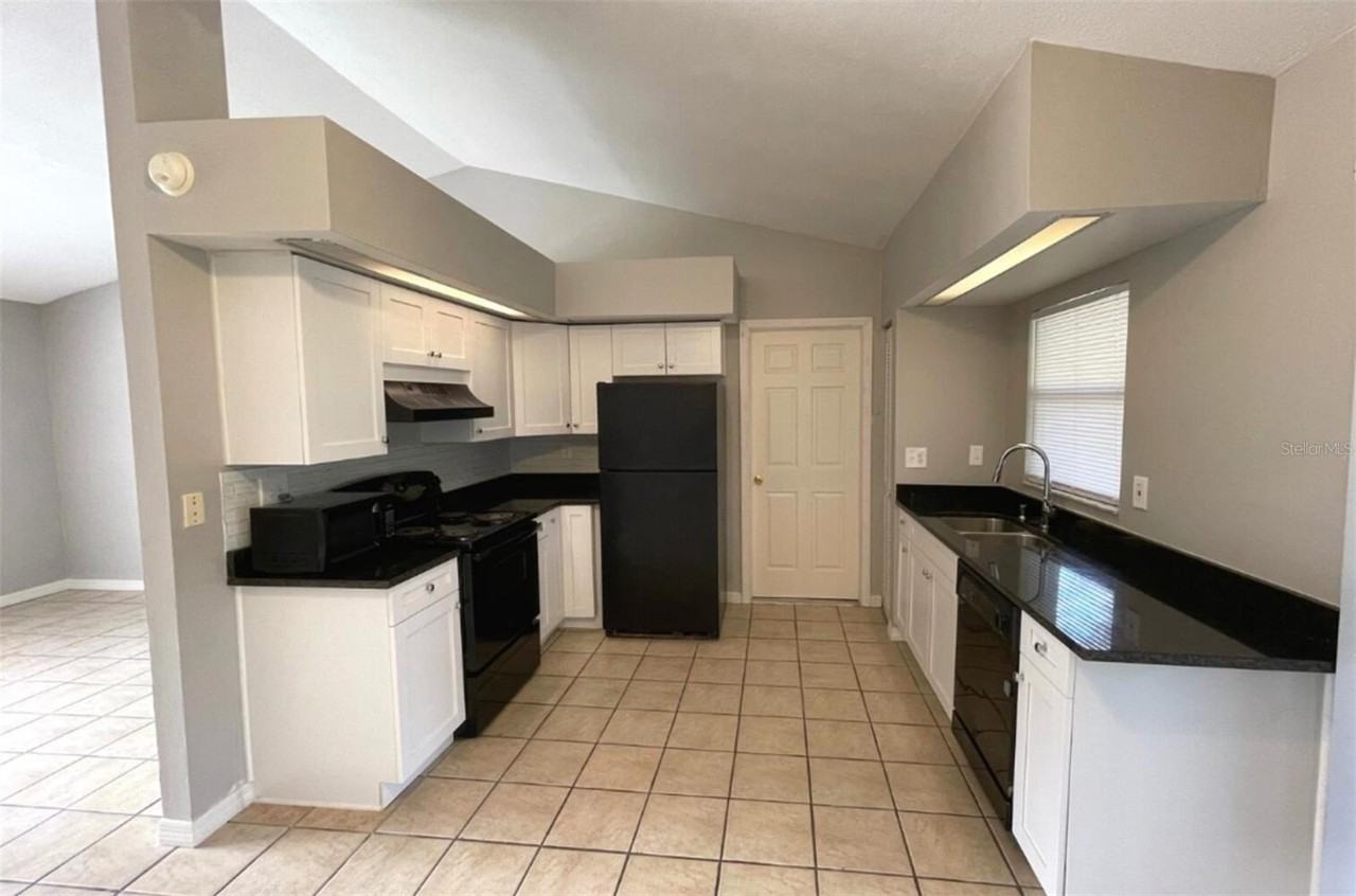 305 Mormanno Way - Photo 3 of 15