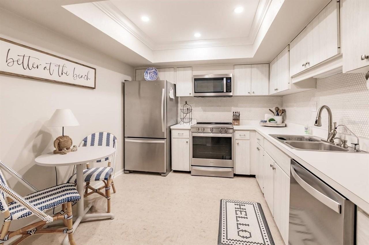 1055 W Peppertree Dr #206AA - Photo 6 of 31