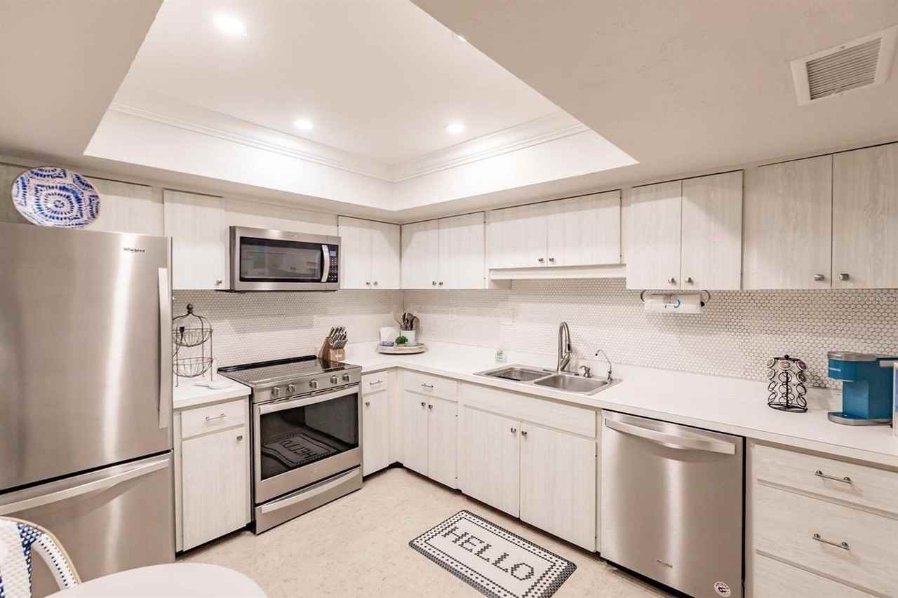 1055 W Peppertree Dr #206AA - Photo 7 of 31