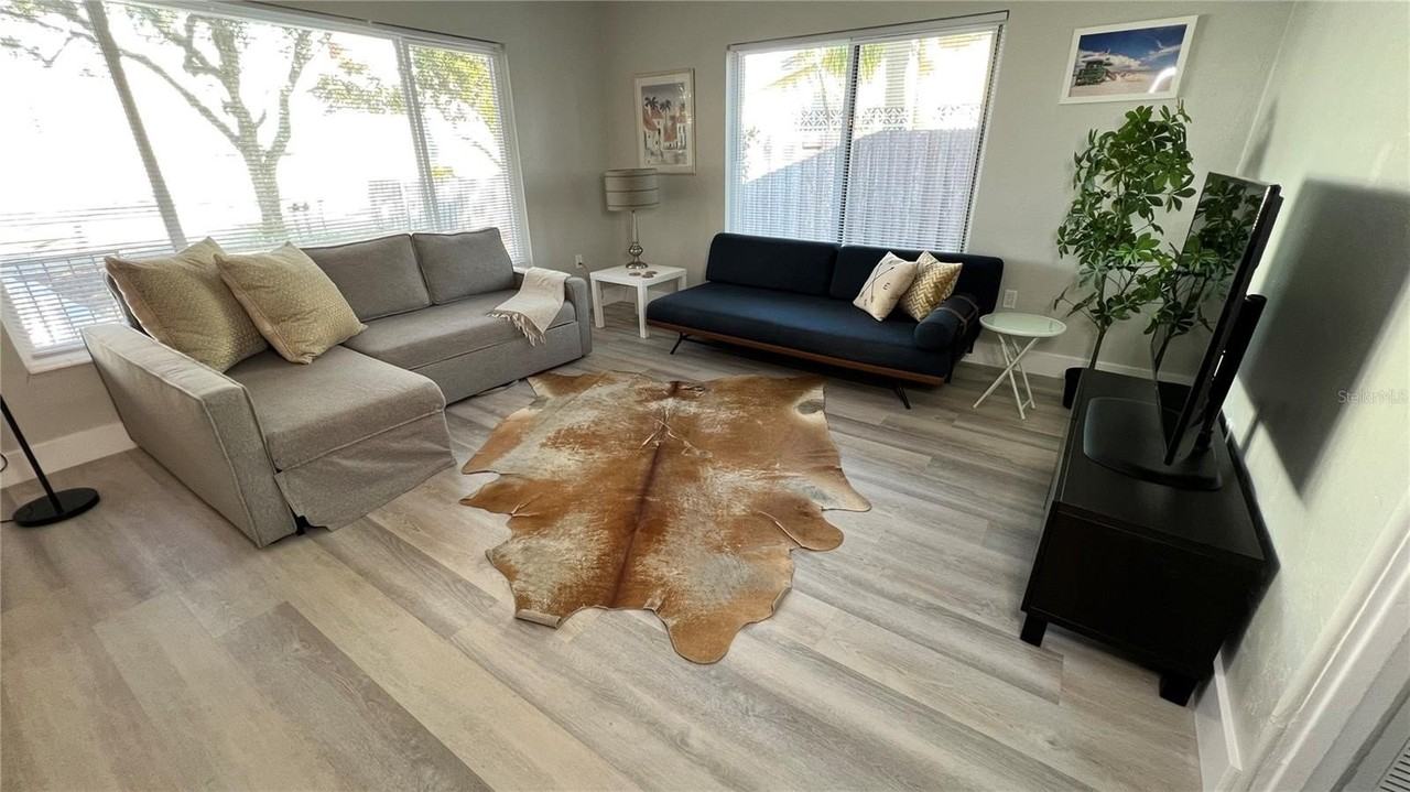 974 Tennessee Ln - Photo 2 of 14