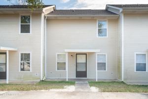 featured image of 20111 Daugherty Rd Apt B #Apt B