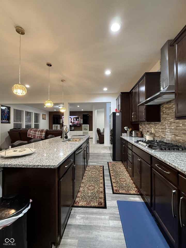 6241 Buck Blvd - Photo 4 of 42