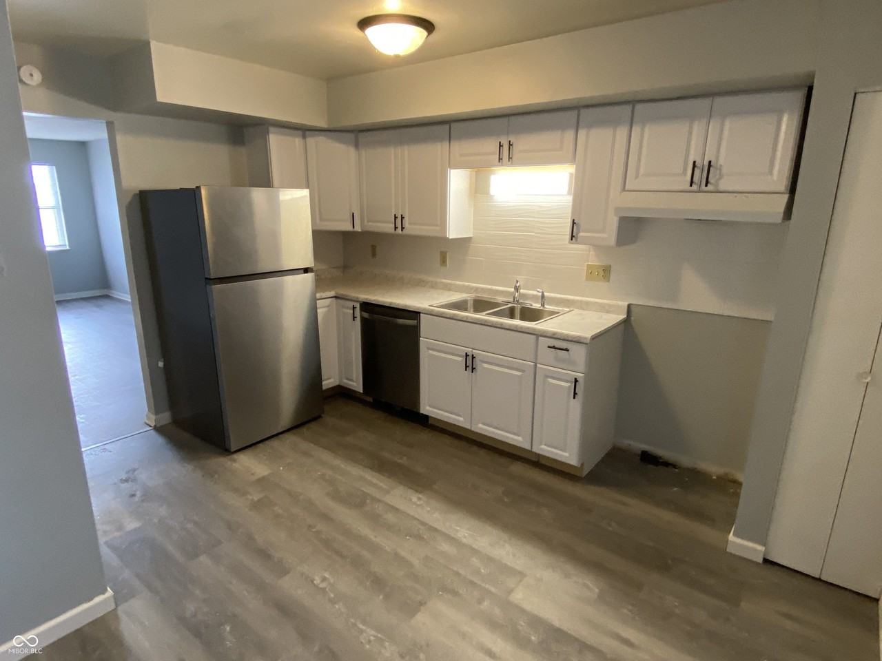 1329 Millerwood Ct - Photo 4 of 11