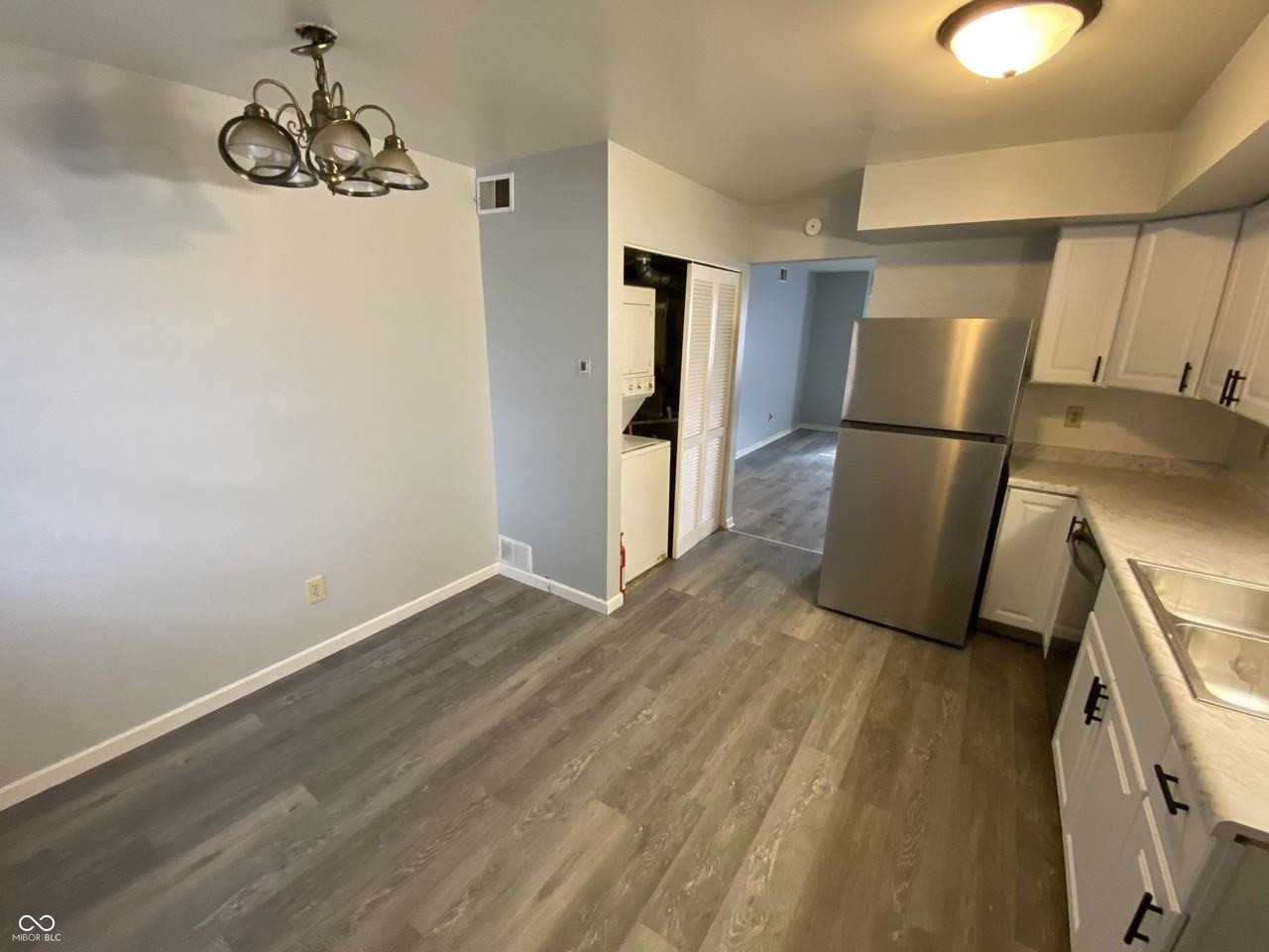 1329 Millerwood Ct - Photo 5 of 11