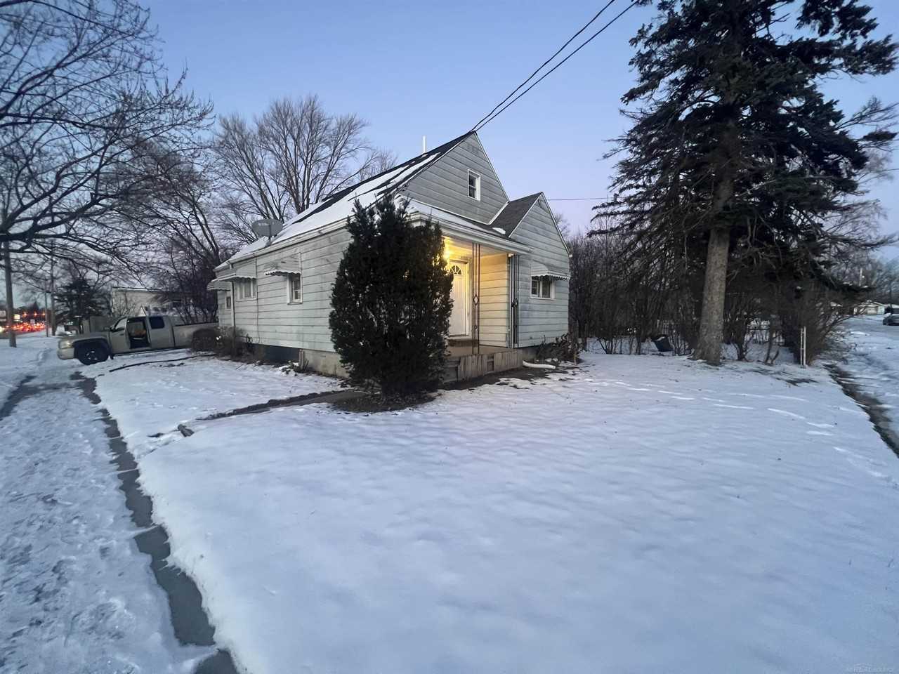 3522 Whitney Ave - Photo 2 of 8