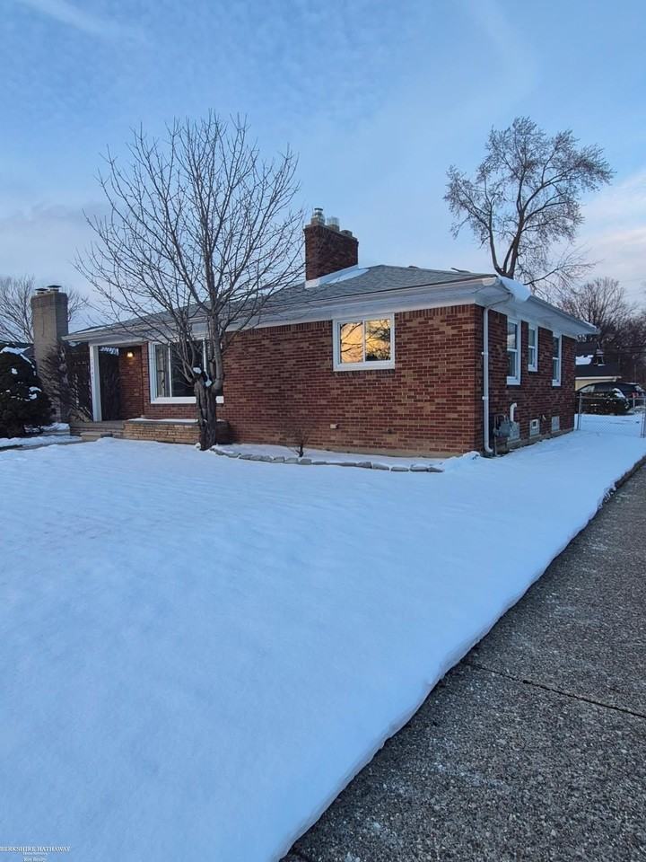 20945 Parkcrest Dr - Photo 2 of 4