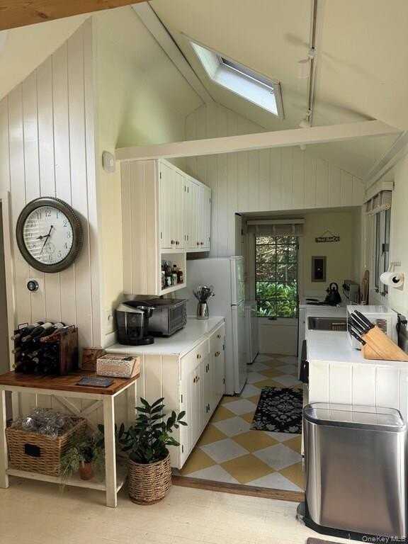 42 Towd Point Rd - Photo 5 of 26