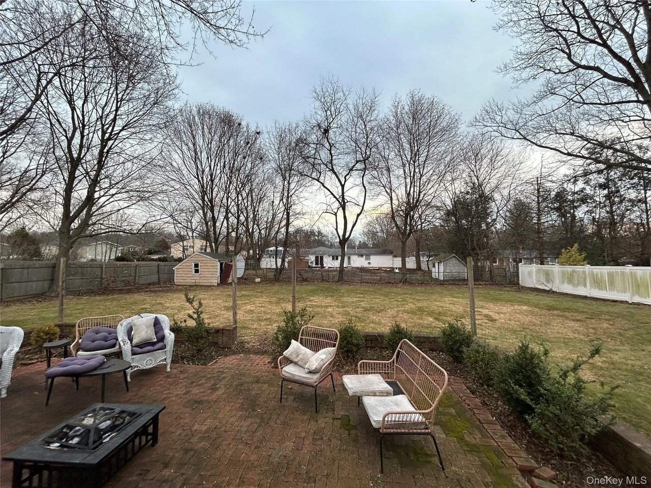 47 University Heights Dr - Photo 2 of 10