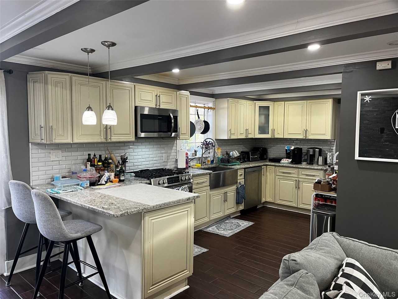 47 University Heights Dr - Photo 3 of 10